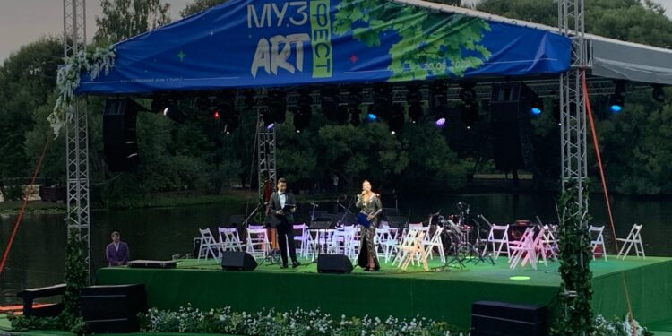 23.08.2022  Вести Подмосковья / Первый семейный фестиваль классической музыки и современного искусства «МузАртФест» прошел в Троицке