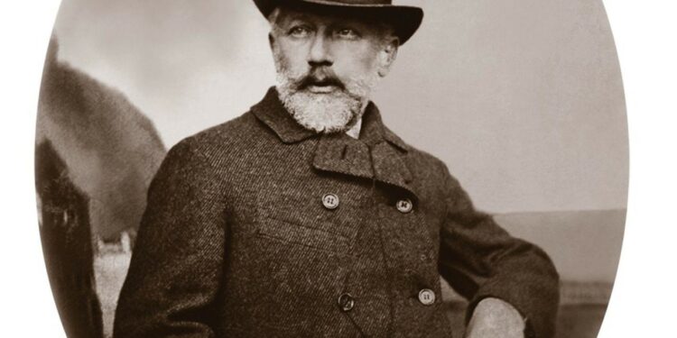 П.И. Чайковский — франт: огромный халат, зимой – пушистая шуба, летом – болотные сапоги