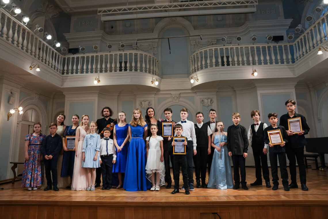 Оксана Федорова вручила награды юным талантам в Рахманиновском зале Московской Консерватории!