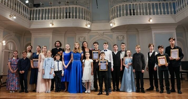13.10.22. СlassicalMusicNews / Оксана Федорова вручила награды юным талантам в Московской консерватории
