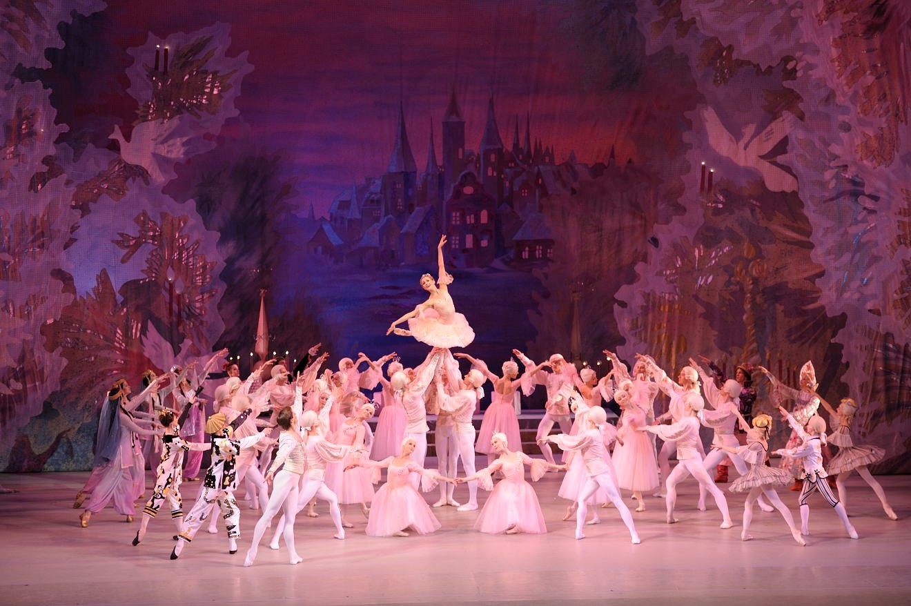 Чайковский произведения из балета щелкунчик. Балет щелкунчик 1892. Либретто балета щелкунчик чайковского. Чайковский. Балет щелкунчик обложка.