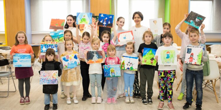 Мастер-класс по рисунку с Анастасией Маслаковой  13.05.23 / Фото Фото Юлия Усольцева￼