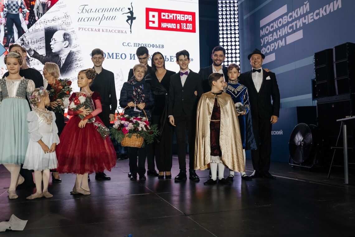 В День города Фонд Оксаны Федоровой поздравил москвичей арт-постановкой «Ромео и Джульетта»!