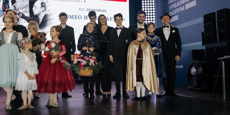 В День города Фонд Оксаны Федоровой поздравил москвичей арт-постановкой «Ромео и Джульетта»!