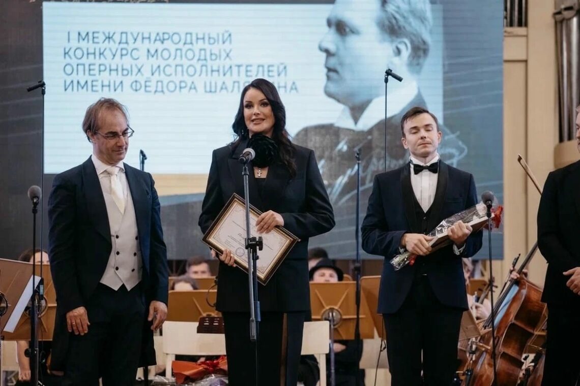 Оксана Федорова вручила спецприз на конкурсе I Международного конкурса молодых оперных исполнителей имени Шаляпина