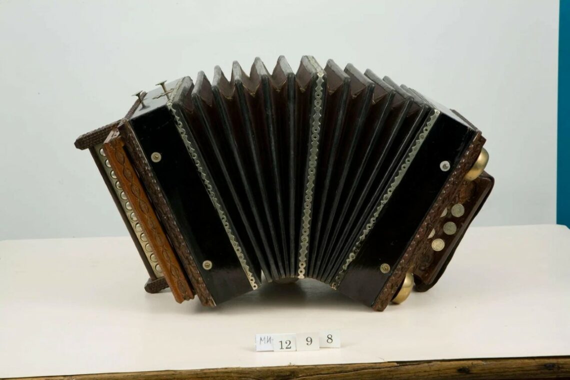 Открытие выставки «Песнь Героям Отечества». В День героев Отечества