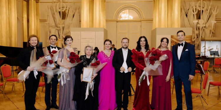 Оксана Федорова открыла фестиваль «Мир классического романса» в Гербовом зале Эрмитажа