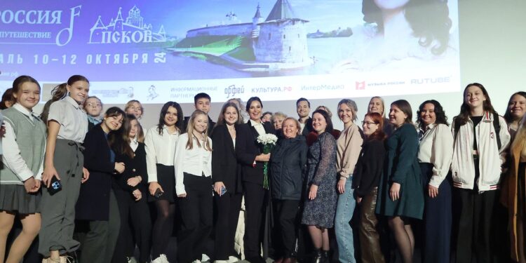 Псков. Кинопоказ 10.10.2024. Фото А. Кокшаров