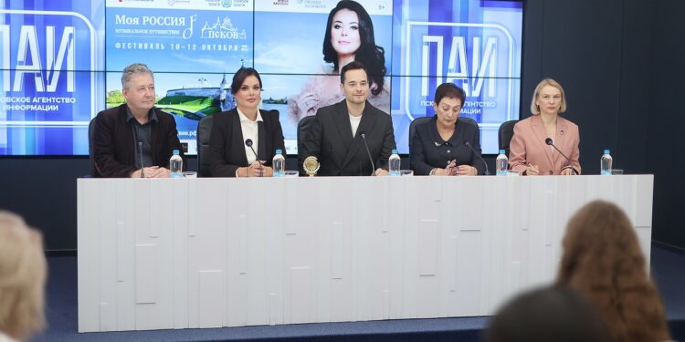 Псков. Пресс-конференция 10.10.24. Фото А.Кокшаров