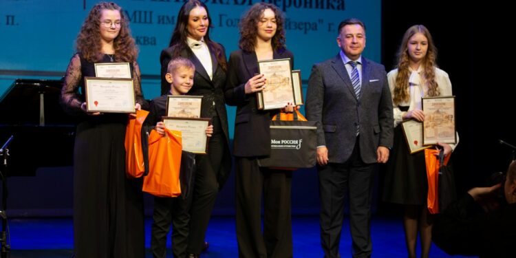 Оксана Федорова вручила награды юным талантам на фестивале «Моя Россия: музыкальное путешествие» в Москве!